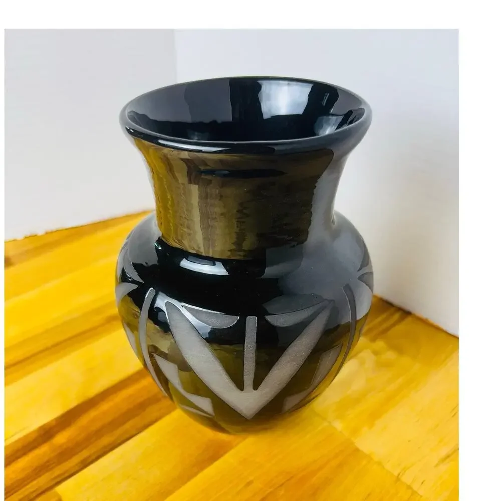 VTG R Diane Martinez Black Vase Handmade Native American Pottery Artist 1992